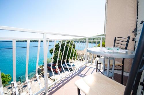 Two-Bedroom Apartment with Sea View and Balcony room in Apartments Bećir