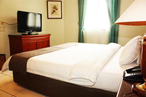 Travellers Suites Serviced Apartments Room Type - Two-Bedroom Deluxe Suite