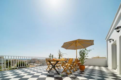 Luxurious Apartment with Big Sea View Terrace - Central Location, Ateny