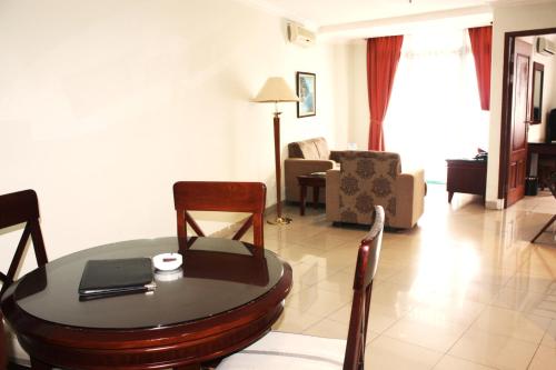 One-Bedroom Suite image 4