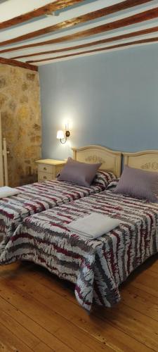 2 twin beds