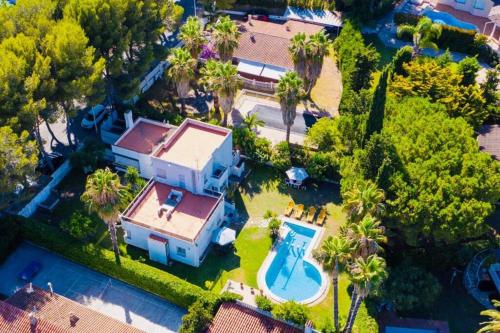 Villa estilo californiano con piscina - Accommodation - Roda de Bará