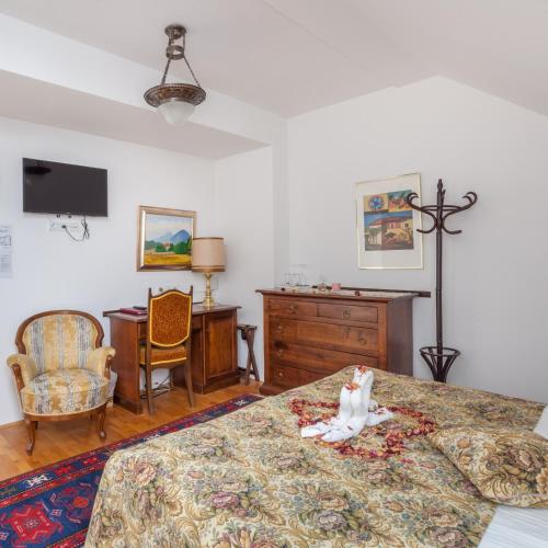 313877105 Hotel Triglav