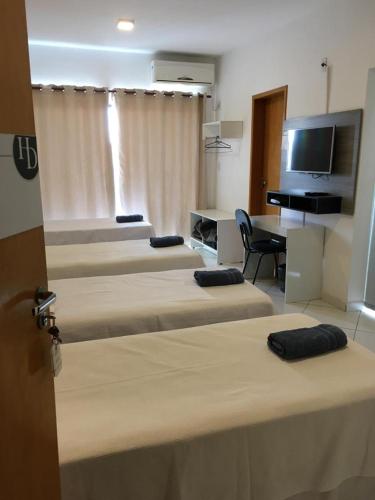 4 twin beds