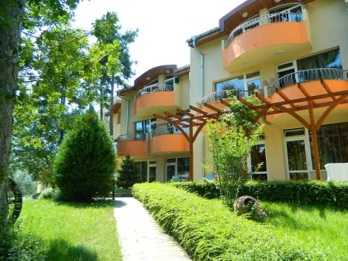 Family Hotel Privileg – Sunny Beach, WY