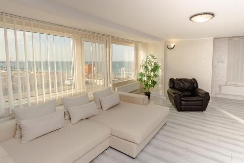 Deluxe Suite with Sea View