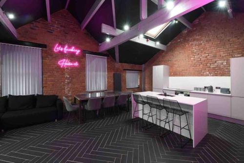 Casa Nomade Penthouse slps 20 people Mcr centre, Manchester