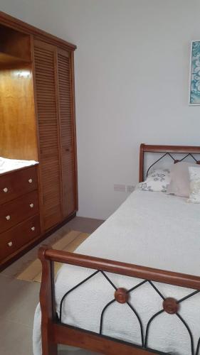 Sea Salt Apartment in St Georges Countryside