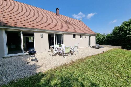 Maison neuve de plein pied avec cheminee et jardin