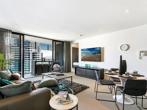 Oracle Broadbeach Gorgeous Modern 2 Bed 1 Bath Apartment