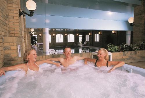 Hot tub, Sandringham Hotel - Seafront, Sandown --- Car Ferry Optional Extra 92 pounds Return from Southampton in Sandown North