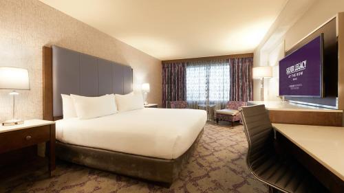 Deluxe Room 1 King Smoking