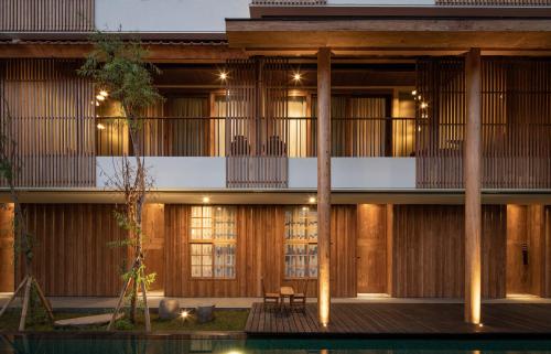 Tekuni 2, Legian