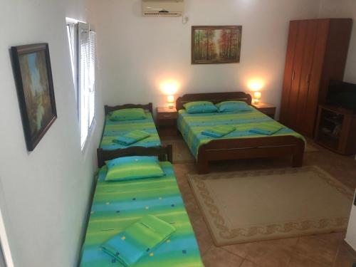 Superior Quadruple Room image 2