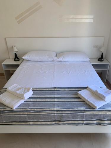 1 queen bed, 1 twin bed