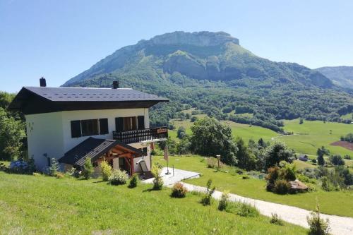 La parenthèse Crécerelle-vue et calme-Les Déserts gîte à louer Saint-Jean-d'Arvey