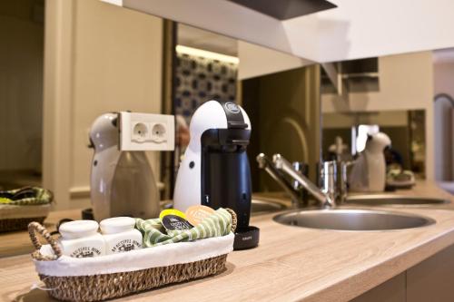 Borelli Palace Deluxe Apartments - image 7