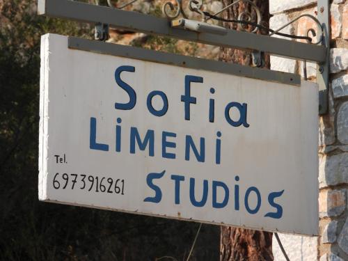 Sophia Limeni Apartments and Studios