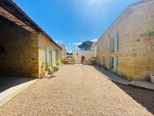 MAS LUCIA avec piscine privée entre mer et camargue gîte à louer Aigues-Vives