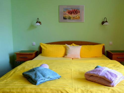 1 queen bed, 1 bunk bed, 1 sofa bed