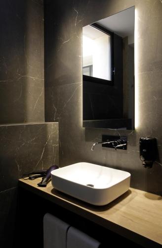 Double Room image 10