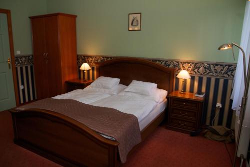 Platán Hotel - main image