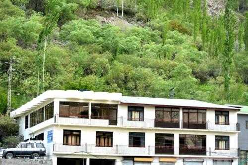 Shalimar Hotel And Restaurant