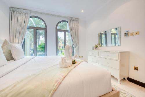 Regal 5BR Villa in Frond K Palm Jumeirah by Deluxe Holiday Homes