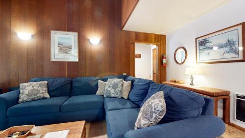 Horizons 4 #188 Condo - image 9