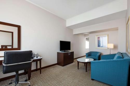 Suite with City View image 10