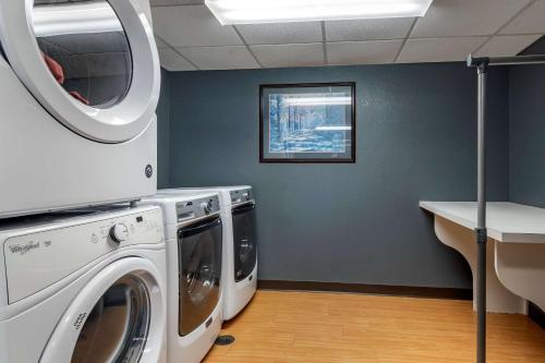 MainStay Suites - image 33