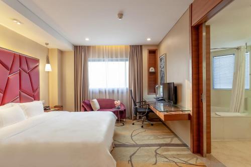 Executive King Room - Non-Smoking room in Holiday Inn Hefei By IHG