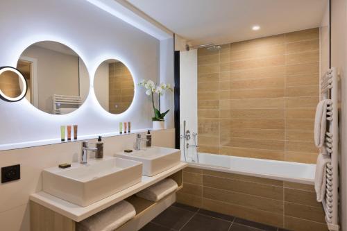 room detail thumbnail 2