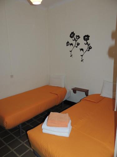 2 twin beds
