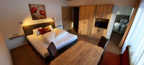 Ferienwohnungen Pension Prünster