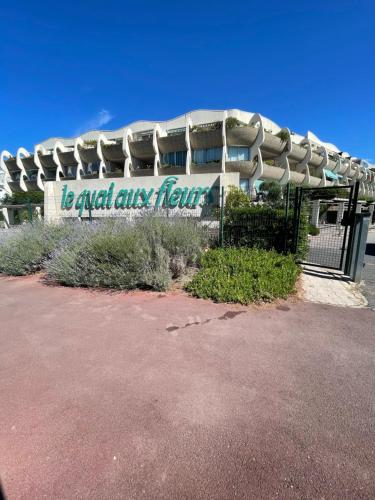 Superbe studio, terrasse, piscine, parking