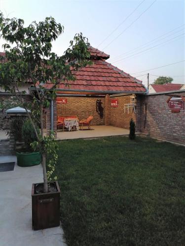 花園, Kućerak X (Kucerak X) in 魯馬