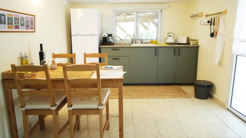 Konyha, בין האלונים in Pki'in