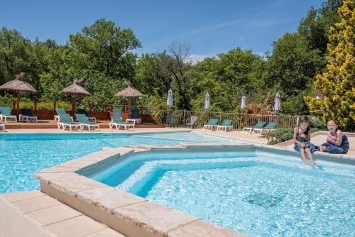 Úszómedence, Domaine des Bridoux Village de Gites in Mirabel Aux Baronnies