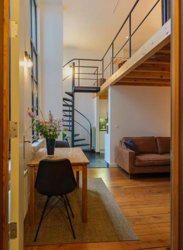 Duplex in historical centre with private courtyard, Amberes (foto 3)