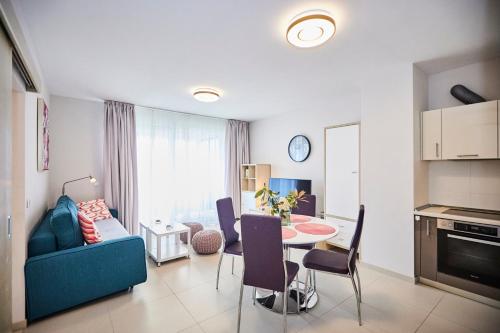 Studio Apartment with Sea View image 10