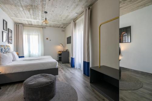 Lady Todd - image 12