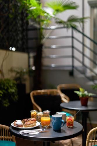 Hotel Apolonia Paris Montmartre; Sure Hotel Collection by Best Western - image 3