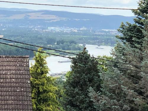 Balcony/terrace, Helle moderne Ferienwohnung, Nahe Koblenz am Rhein in Weitersburg