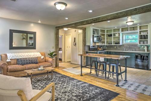 Quiet Country Home in Ava with Chic Interior! - Diggins, MO