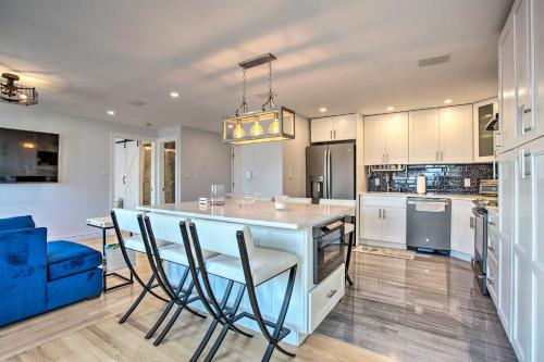 Luxury Long Beach Condo with Rooftop and Views! - image 6