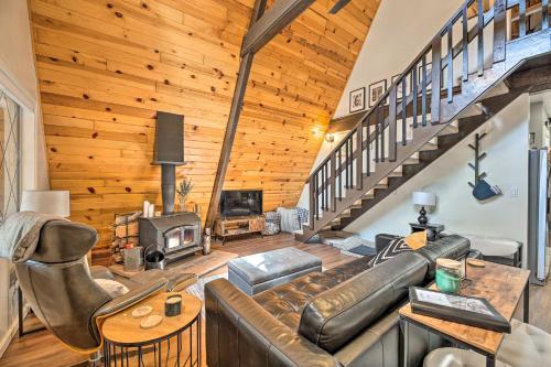 A-Frame Pinetop Lakeside Cabin Under the Pines!