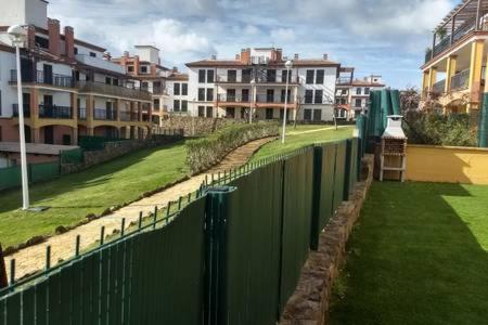 Playa, Golf y Montaña. Dos países, un lugar único.