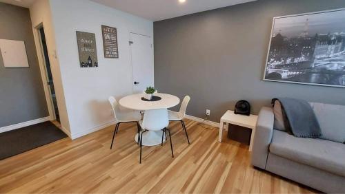 Le Chaleureux in บัวเพร (QC)