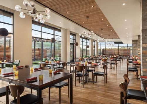 ห้องอาหาร, โรงแรมออริจิน เรด ร็อกส์ (Origin Hotel Red Rocks) in โกลเด้น (CO)